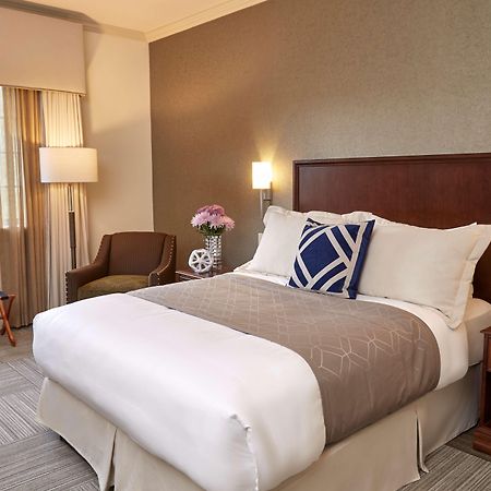 Rizzo Center, A Destination By Hyatt Hotel チャペル・ヒル エクステリア 写真