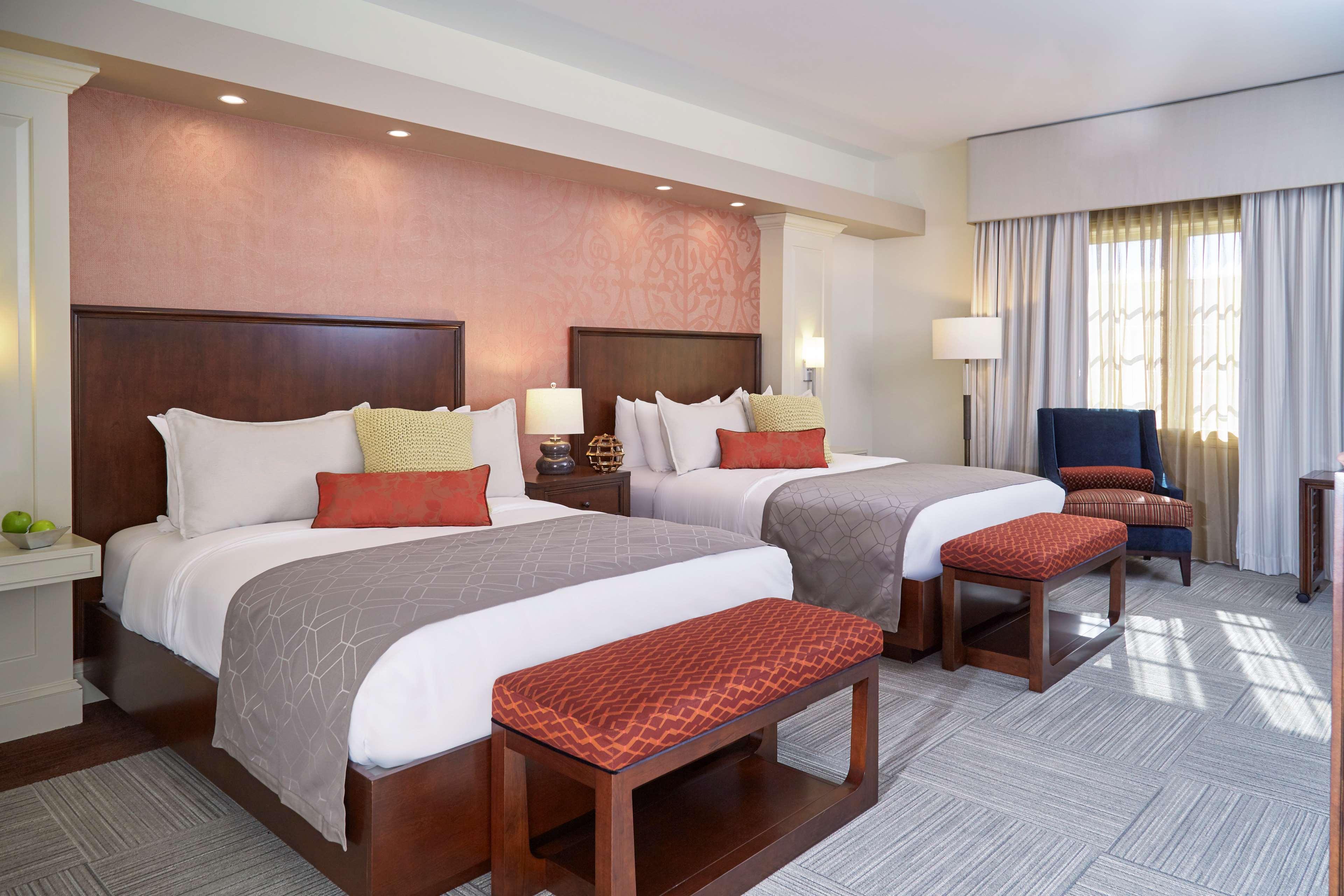 Rizzo Center, A Destination By Hyatt Hotel チャペル・ヒル エクステリア 写真
